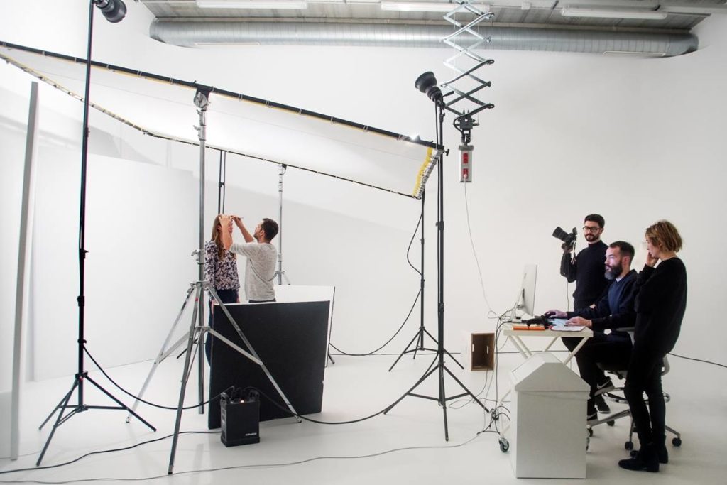 Inditex. Un plató para fotografiar productos para la web. Así se hace experiencia de compra digital