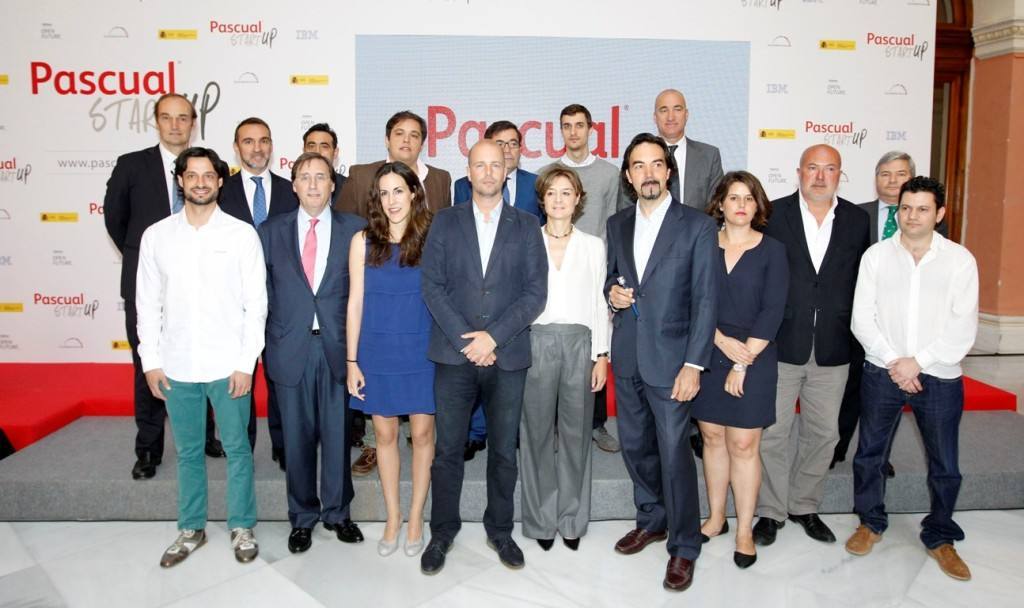 Finalistas con Ministra, Tomás Pascual, Fernando Burgaz, Carlos Cabanas, IBM, Telefónica y Socios (1)