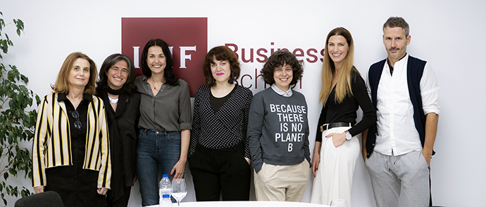 De derecha a izquierda: Ton Pernas (director del MBA de Moda), Laura Sánchez (Go Eventos), Carol Blázquez (Ecoalf), Delia García (El Corte Inglés) y Brenda Chávez (periodista). 