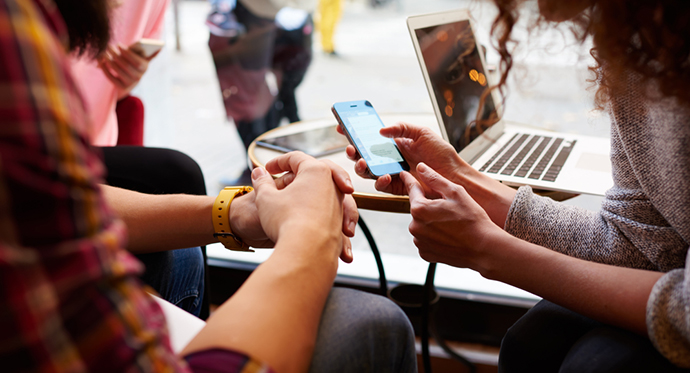Según previsiones de eMarketer, en 2019 más del 66% de los usuarios de Facebook en Estados Unidos sólo accederá a esta red social a través del móvil. 