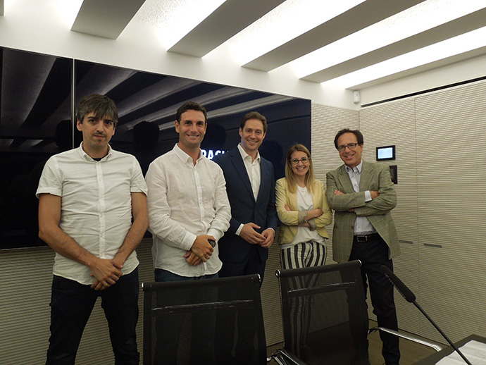 De iz a dr: Ivan Borrego, director general de Beauty Cluster, Antón Suárez, cofundador de Somos Amazing, Josep Maria Folà, junta directiva ICH, Sara Werner, cofundadora de Cocunat, y Josep María Adalid, presidente ICH. 