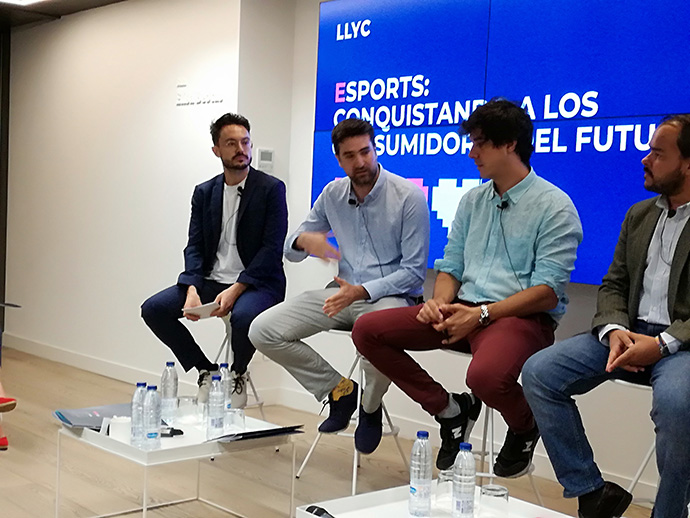 En el centro, Alejandro Sanchís, experto digital de eSports de Mahou-San Miguel