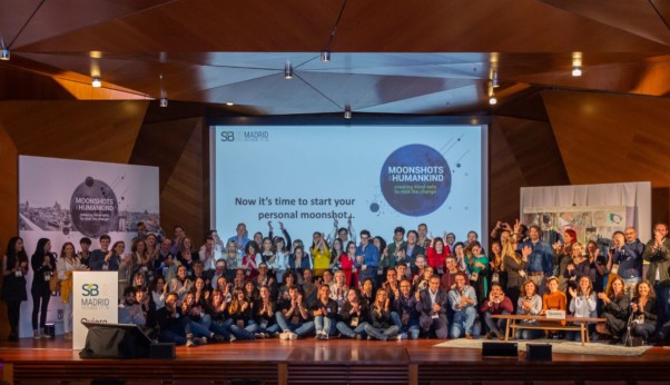 sb19-madrid-family-photo-post-event