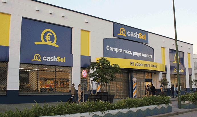 on cerca de 2.000 metros cuadrados, este nuevo establecimiento está ubicado en la avenida 28 de Febrero Esquina Getares (Algeciras).
