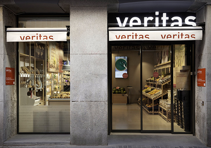 La cadena de supermercados ecológicos Veritas instala en su red de tiendas un sistema de pantallas digitales inteligentes