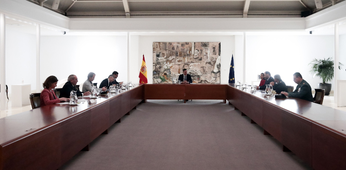 El presidente, Pedro Sánchez, ha anunciado un plan financiero que movilizará 200.000 millones de euros, el 20% del PIB español, para amortiguar el impacto social y empresarial de la crisis por el coronavirus.
