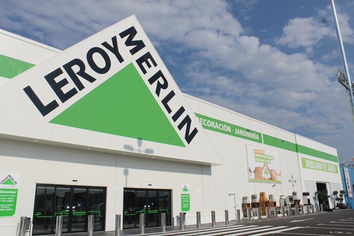 Leroy Merlin abre sus tiendas al público particular con un aforo del 30%