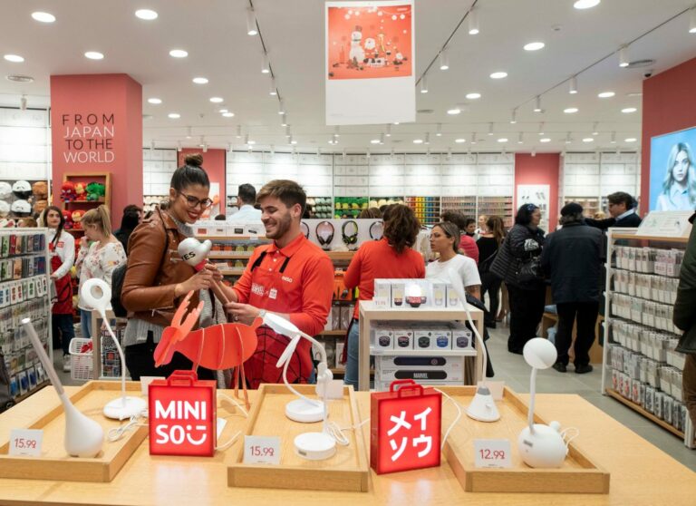 Miniso abre por primera vez en Galicia y apuesta por Santiago de Compostela