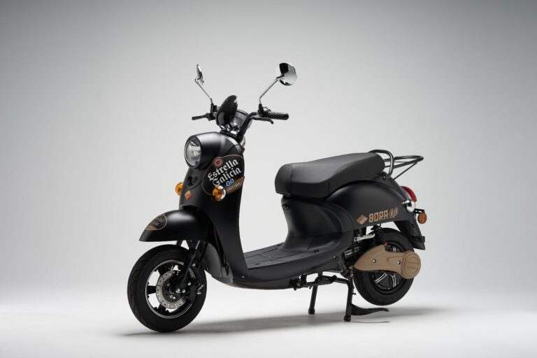 Estrella Galicia 0,0 promueve la movilidad sostenible y sortea 150 motos eléctricas