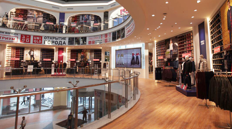 Fast Retailing rectifica. Uniqlo cerrará tiendas en Rusia