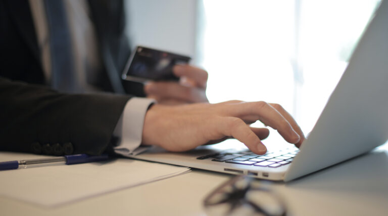 La administración pública y los carburantes lideran el ecommerce doméstico