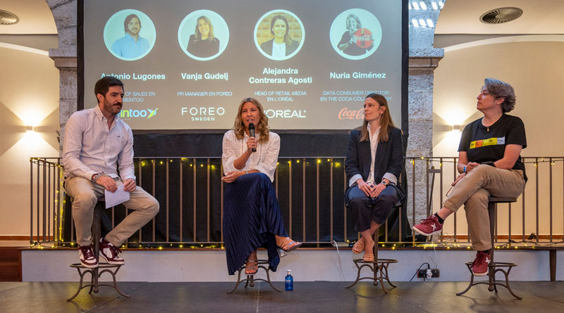 De izquierda a derecha: Antonio Lugones (Beintoo), Vanja Gudelj (Foreo), Alejandra Contreras (L’Oréal) y Nuria Giménez (The Coca-Cola Company). 