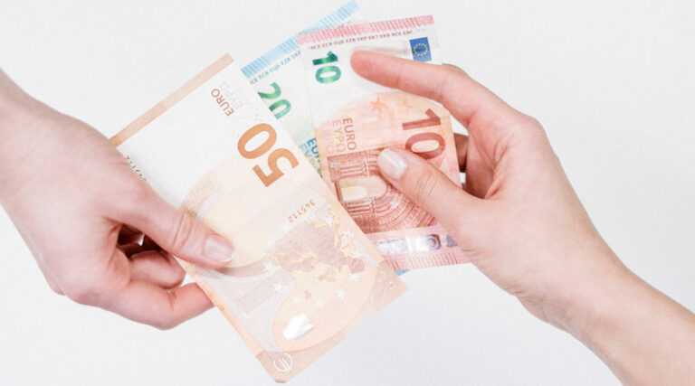 Las familias acabarán 2022 con una pérdida de poder adquisitivo de 1.945 euros