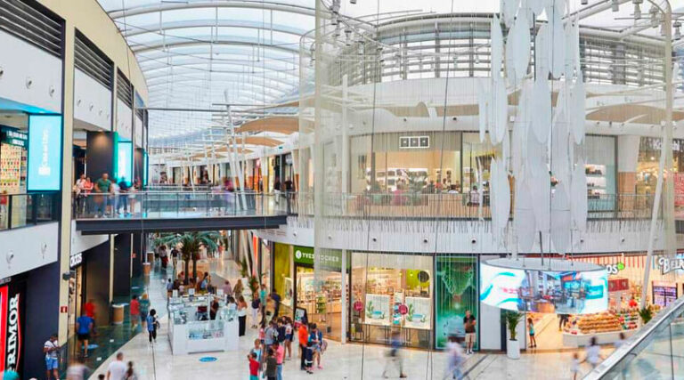 Se busca comprador para el centro comercial Islazul, en Madrid
