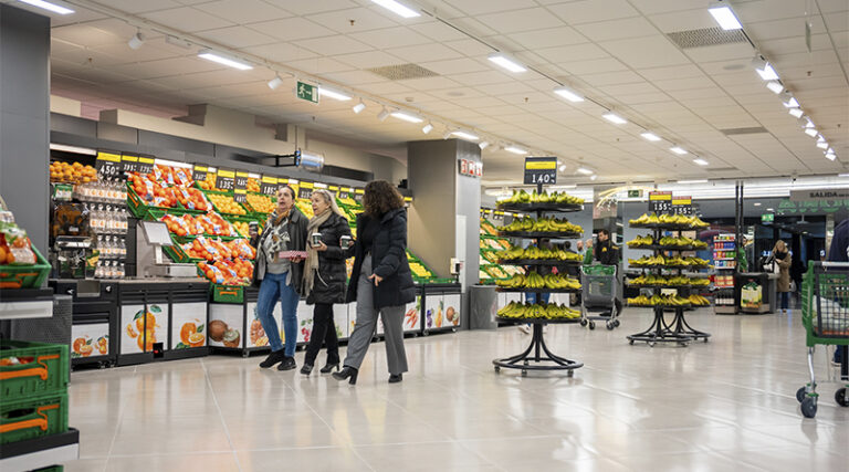 Colas en el Mercadona ante el apagón nacional