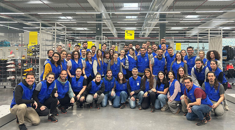 Fotografía del equipo del Decathlon de Alfafar que abrirá sus puertas nuevamente el 21 de febrero