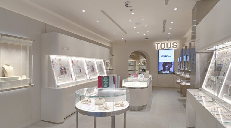 El espacio incluye el último concepto de tienda de la firma, Evolution Sapiens, que busca una experiencia de compra más inmersiva