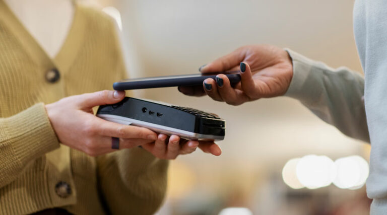 Las carteras digitales, cada vez más utilizadas en tienda física