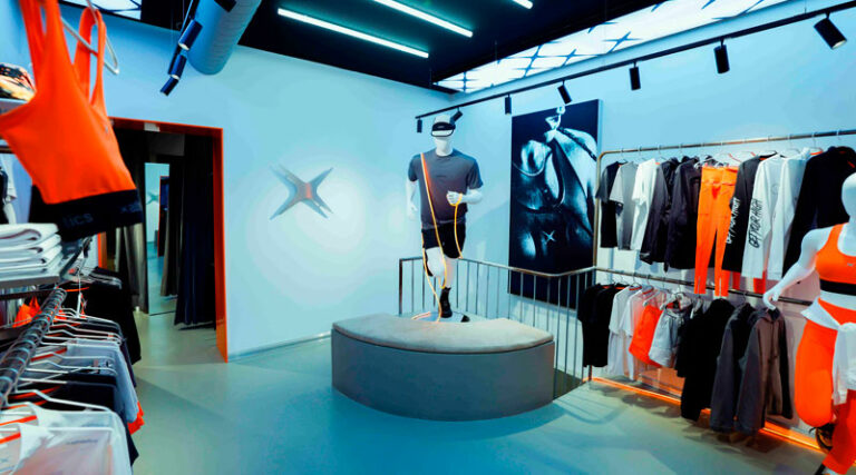Blue Banana abre la primera tienda de su marca deportiva