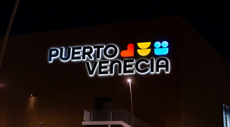 Puerto Venecia (Zaragoza) presenta nueva imagen