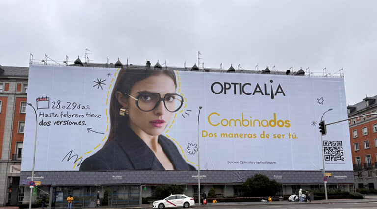 Opticalia defiende la utilidad de contar con dos gafas en su nueva campaña